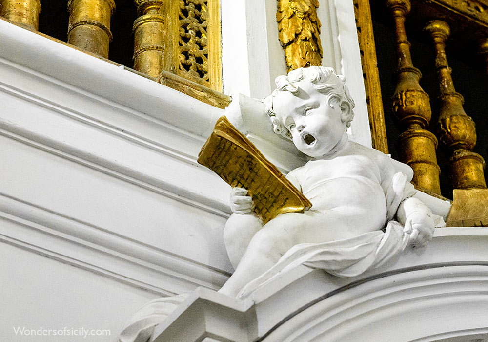 Putto cantore: Serpotta stucco in Oratorio del SS. Rosario di San Domenico