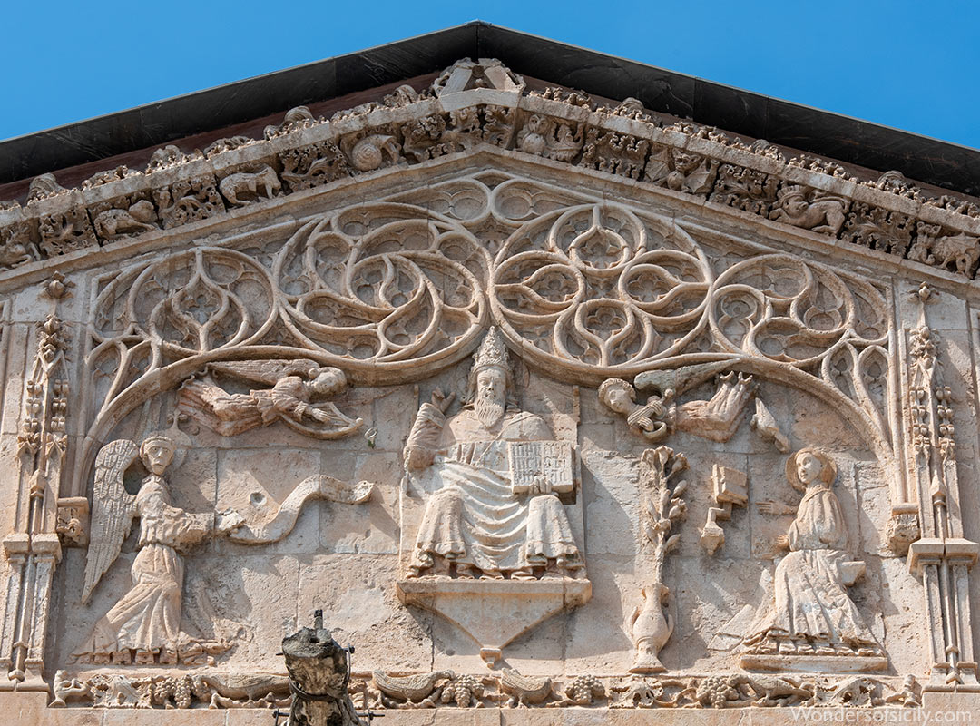 Christ Pantocrator dressed as a Pope in the Aragonese fashion